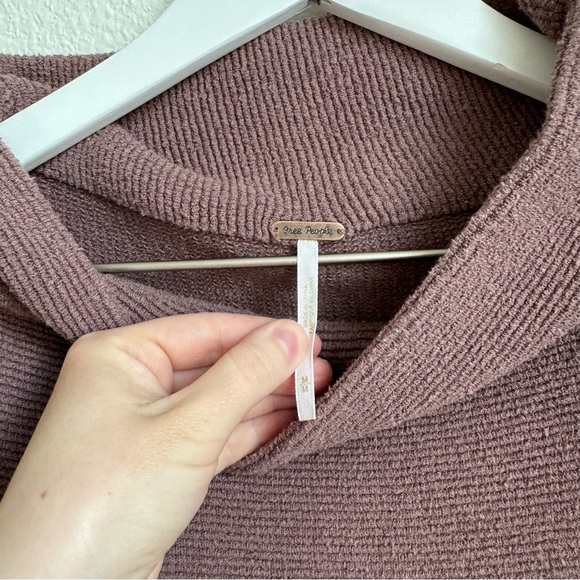 DONT BUY

Free People• Oversized Knit Sweater - Picture 5 of 5